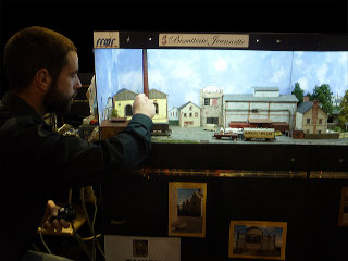 Biscuiterie Jeannette - Olivier Taniou devant son rÃ©seau